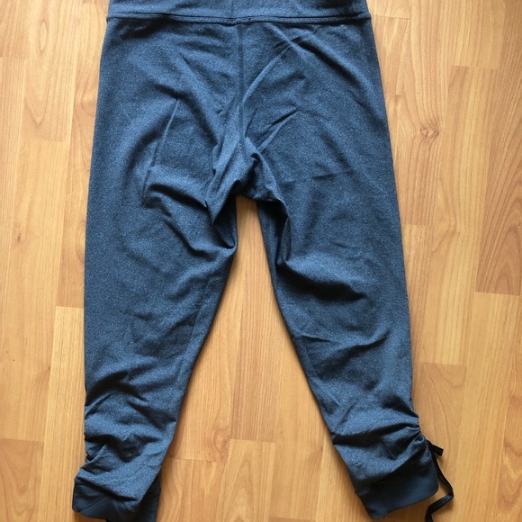 Lululemon cropped ruched leggings - Picture 5 of 6